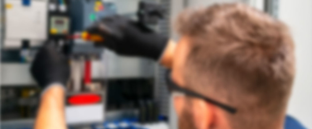 Nieder­spannungs­anlagen bei Weiß Elektrotechnik GmbH & Co. KG in Schmiechen